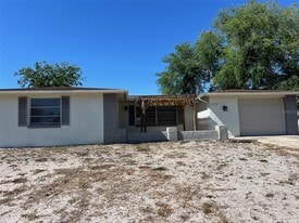 7835 Arbordale Dr in Port Richey, FL - Building Photo