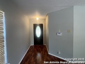 7302 Shadow Trail in San Antonio, TX - Foto de edificio - Building Photo