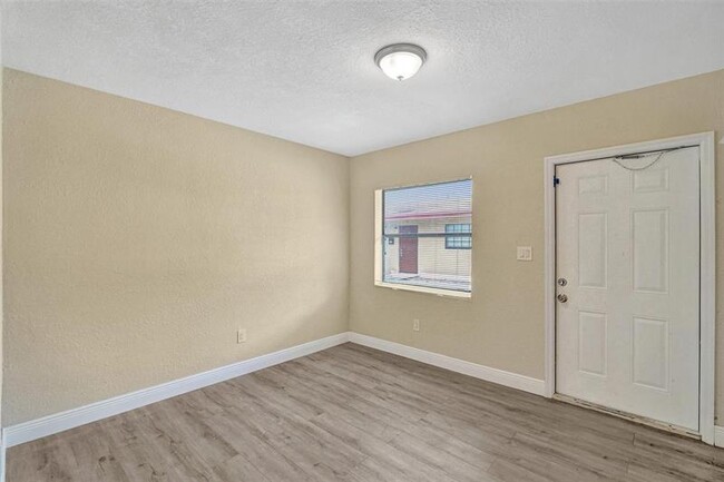 2741 NW 1st St in Pompano Beach, FL - Building Photo - Building Photo
