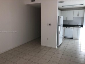 3410 Coral Way, Unit 704 in Miami, FL - Building Photo - Building Photo