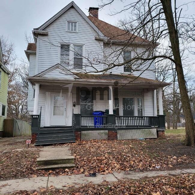 property at 895 W Leafland Ave