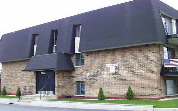 Joanna Courtyard Apartments in Antioch, IL - Building Photo - Building Photo