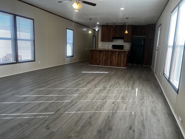 709 N Collins Fwy in Howe, TX - Building Photo - Building Photo