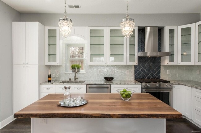 3700 W 49th Ave in Denver, CO - Foto de edificio - Building Photo