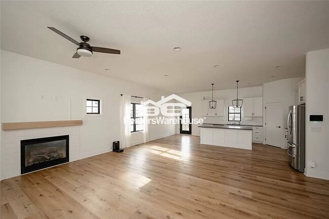 1045 Cedar St in Waukee, IA - Building Photo - Building Photo