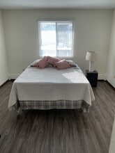 Rose 8 Estates in Roseville, MN - Building Photo - Building Photo