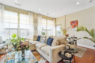 3 Greenwich Dr in Jersey City, NJ - Building Photo - Building Photo