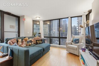 303 E 49th St in New York, NY - Building Photo - Building Photo