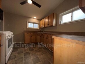 32028 Maine St in Livonia, MI - Building Photo - Building Photo