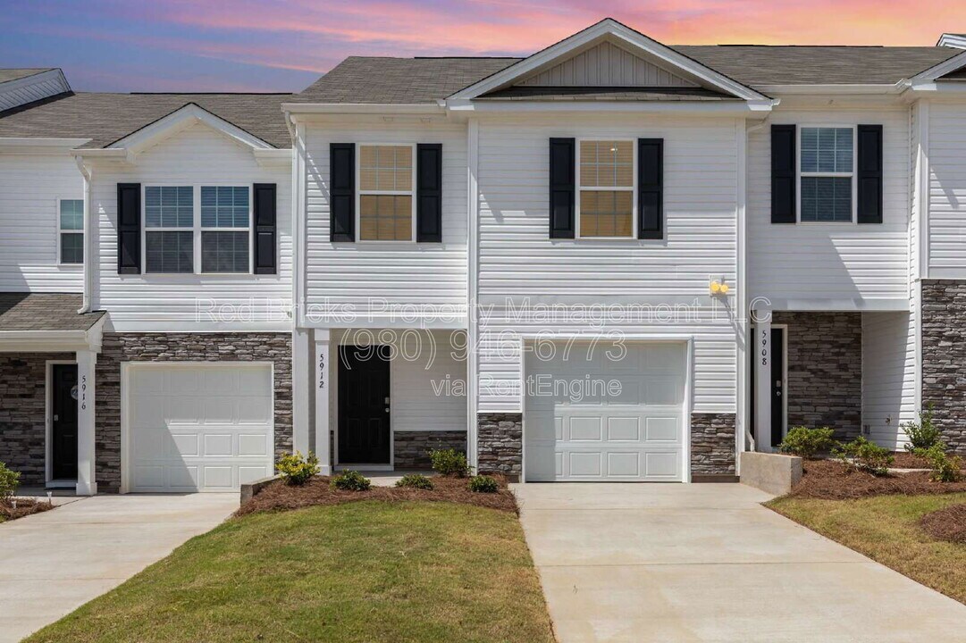 6000 Faron Wy in Charlotte, NC - Building Photo