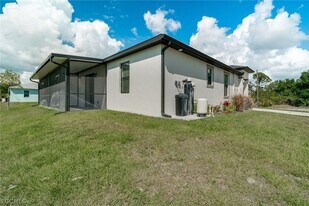 809 Agnes Ave in Lehigh Acres, FL - Building Photo