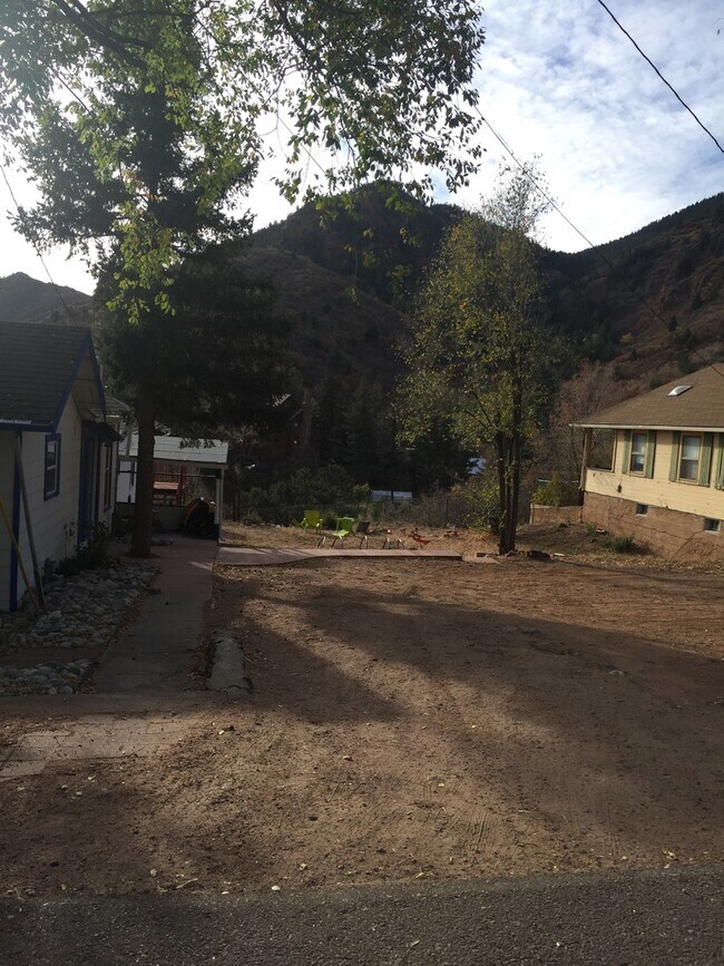 337 Pilot Knob Ave in Manitou Springs, CO - Building Photo - Building Photo
