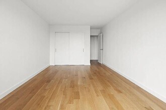 135 Ocean Pkwy in Brooklyn, NY - Building Photo - Building Photo