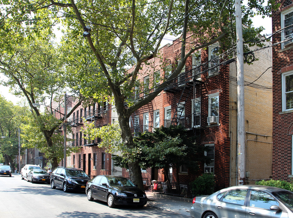 1946 E 8th St in Brooklyn, NY - Building Photo