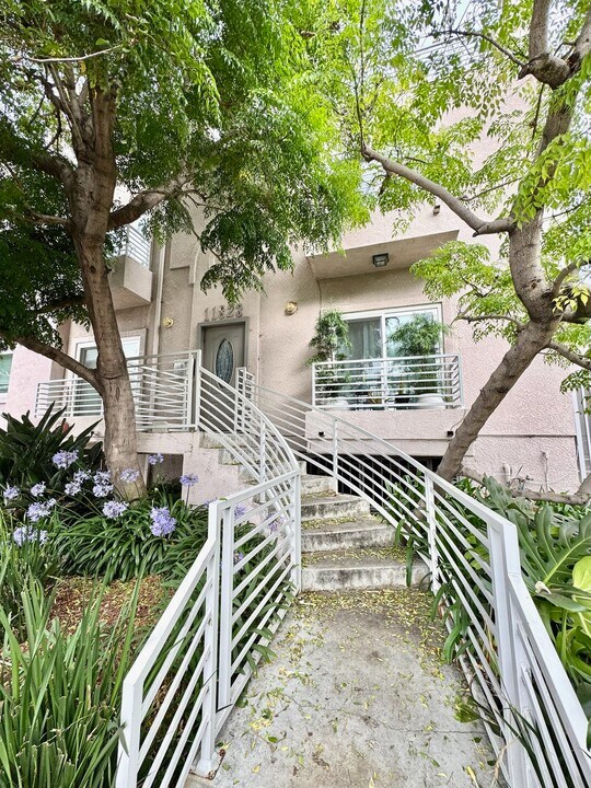 11823 Avon Way in Los Angeles, CA - Building Photo