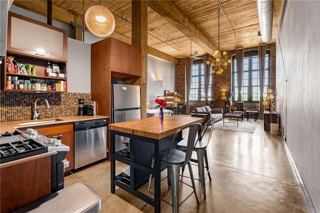 property at 170 Boulevard SE