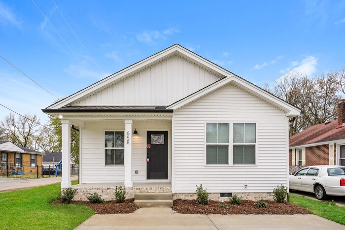 658 19th Ave W in Springfield, TN - Foto de edificio