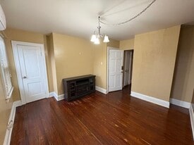 11543 Mexico St, Unit 2nd Fl / finished Attic in Saint Albans, NY - Building Photo