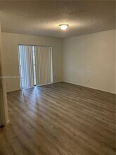 11229 W Atlantic Blvd in Coral Springs, FL - Foto de edificio - Building Photo