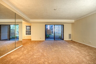 876 Quince Orchard Blvd, Unit T1 in Gaithersburg, MD - Foto de edificio - Building Photo
