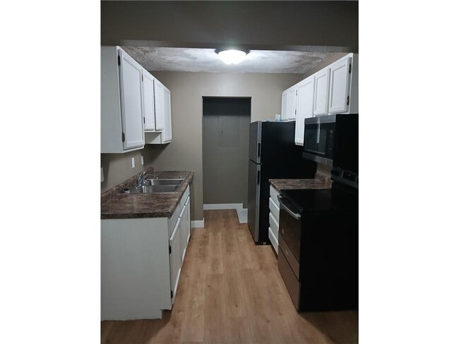 901 Country Club Dr in Marshall, MN - Building Photo - Building Photo