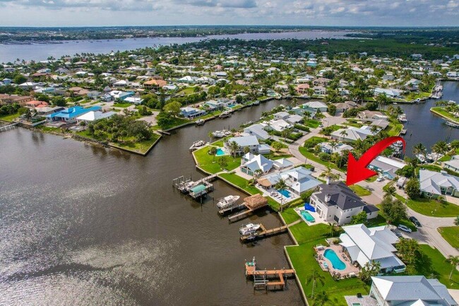 32 SW Riverway Blvd in Palm City, FL - Building Photo - Building Photo