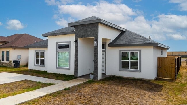 1817 Rebecca Ln in Eagle Pass, TX - Foto de edificio - Building Photo