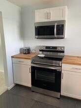 200 Waterway Dr S in Lantana, FL - Building Photo - Building Photo
