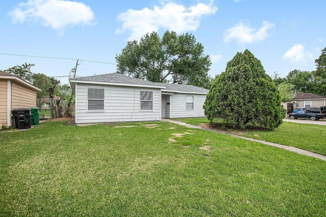 939 Christine St Photo