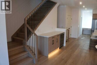 1904-1947 47 St NW in Calgary, AB - Building Photo - Building Photo