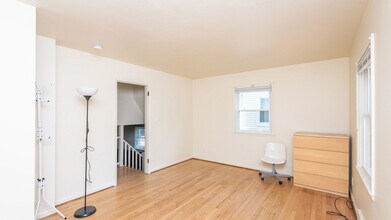 903 Sylvan Ave in Ann Arbor, MI - Building Photo - Building Photo
