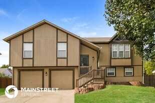 17320 S Ingrid St in Gardner, KS - Building Photo