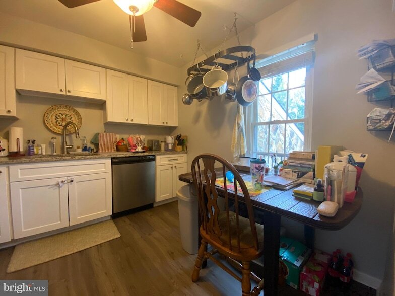 240 Valley Stream Ln, Unit 240 in Chesterbrook, PA - Building Photo