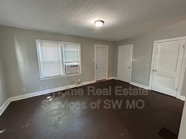 217 W Grand St in Springfield, MO - Building Photo - Building Photo