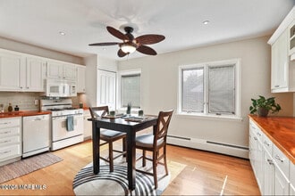 209 Manor E in Red Bank, NJ - Building Photo - Building Photo