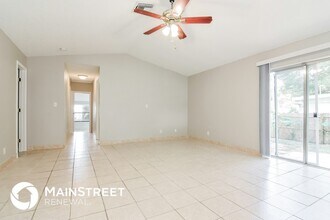 1936 Pinehurst Dr in Clearwater, FL - Foto de edificio - Building Photo