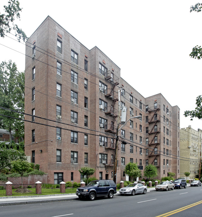 77 Bronx River Rd in Yonkers, NY - Building Photo