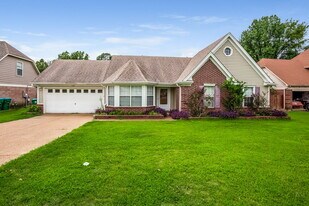 7141 Creekside Dr in Olive Branch, MS - Building Photo