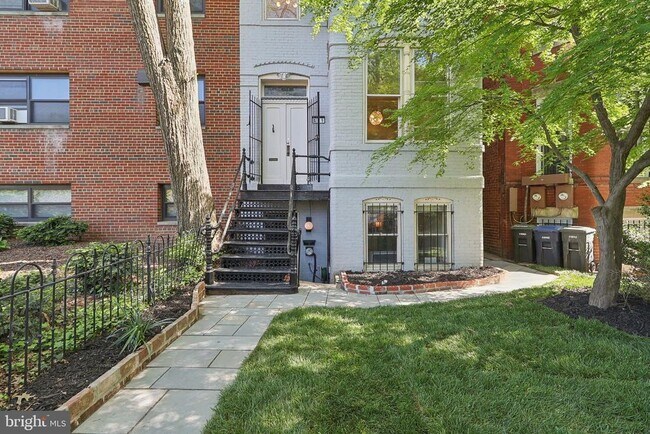 409 South Carolina Ave SE in Washington, DC - Building Photo - Building Photo