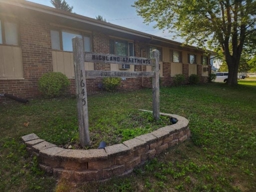 Highland Apartments in Grafton, WI - Building Photo