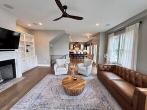 954 Russell St in Nashville, TN - Building Photo - Building Photo