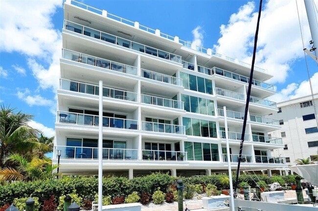 650 Golden Gate Point in Sarasota, FL - Building Photo - Building Photo