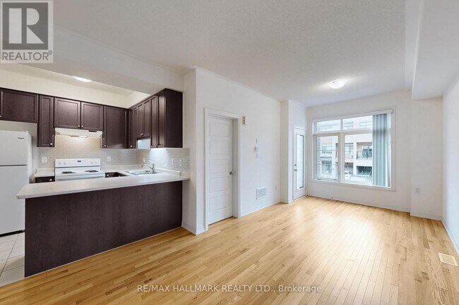 106 Bravo Ln in Newmarket, ON - Building Photo - Building Photo