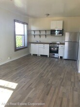 692 Valencia St in Los Angeles, CA - Foto de edificio - Building Photo