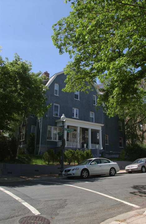 1800 Newton St NW in Washington, DC - Building Photo