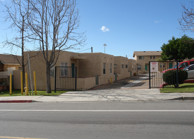 Las Lomas Apartments in San Diego, CA - Foto de edificio - Building Photo