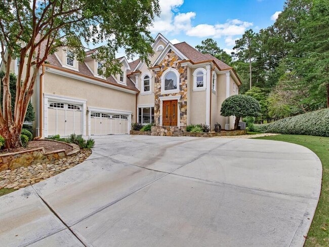 6709 Wooded Cove Ct in Flowery Branch, GA - Building Photo - Building Photo