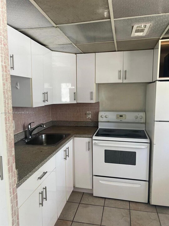 2940 NE 203rd St, Unit C109 in Aventura, FL - Building Photo