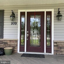 999 Shoreland Dr in Glen Burnie, MD - Building Photo - Building Photo