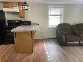 1261 NY-7 in Troy, NY - Foto de edificio - Building Photo